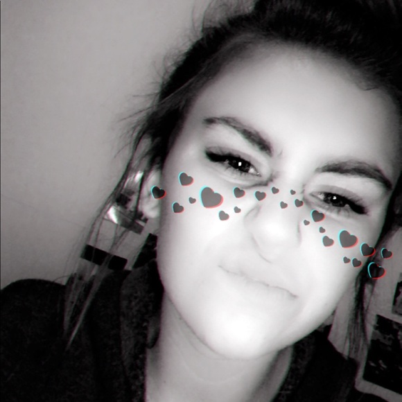 Meet your Posher, Rhiannon - Picture 1 of 1